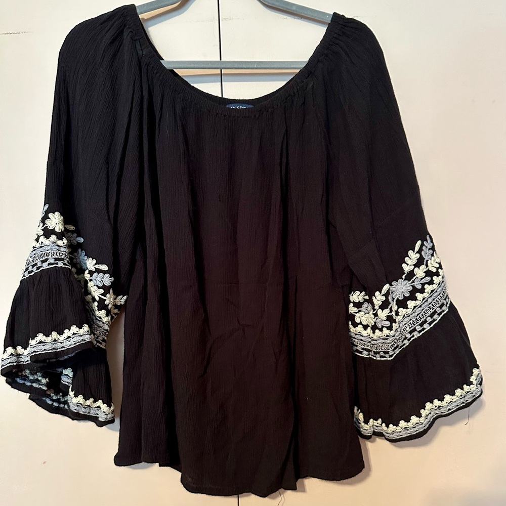 Max Edition Black Top with White Embroidery